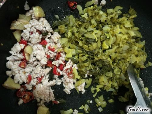 【酸菜毛豆炒肉末】