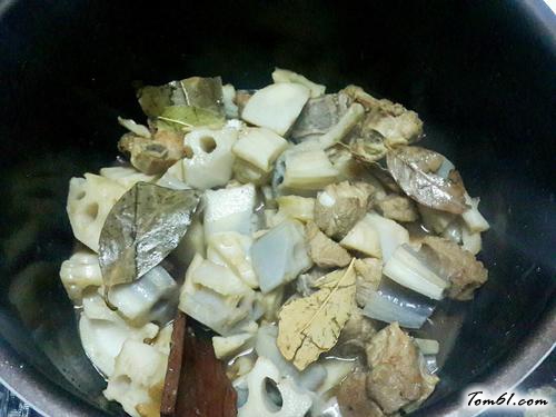 【莲藕烧排骨】