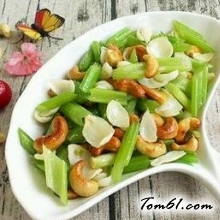 腰果百合炒芹菜的做法