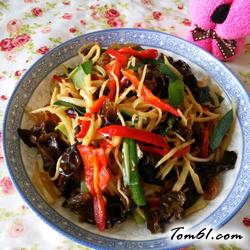 茭白木耳炒肉的做法