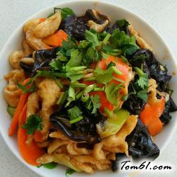 鸡胸炒木耳的做法