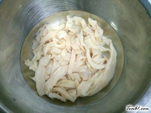 【韭菜炒鸭肠】