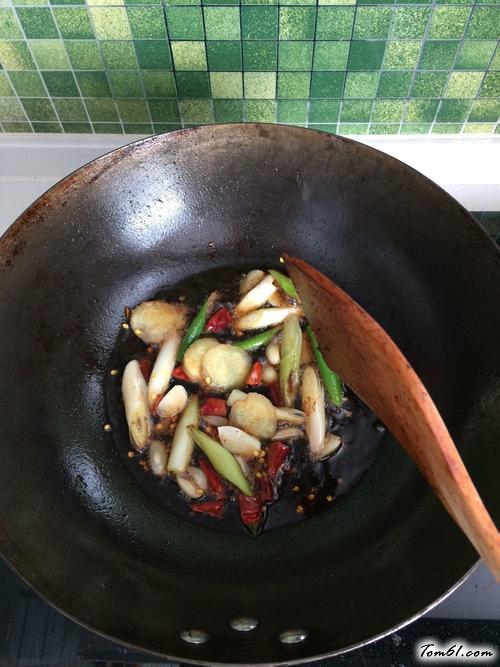 【〖 土豆烧翅中 〗】