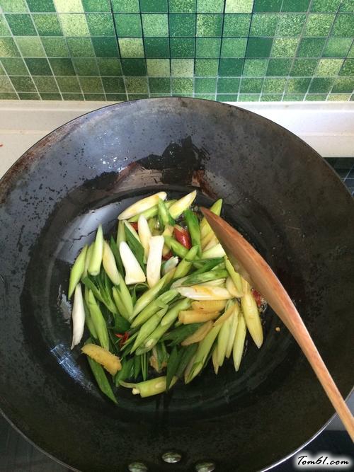 【〖 蒜苗炒肉 〗】