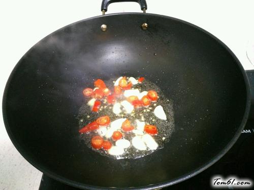 【韭菜炒鸭肠】