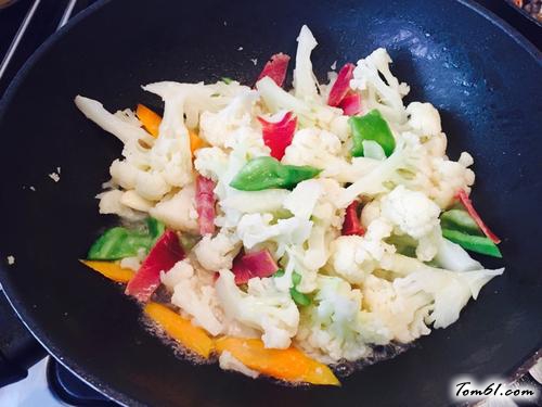 【火腿炒菜花】