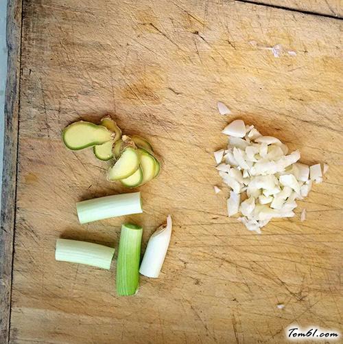 【蒜香鸡翅根】