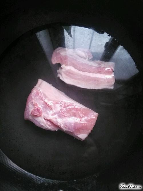 【酱烧五花肉千结】