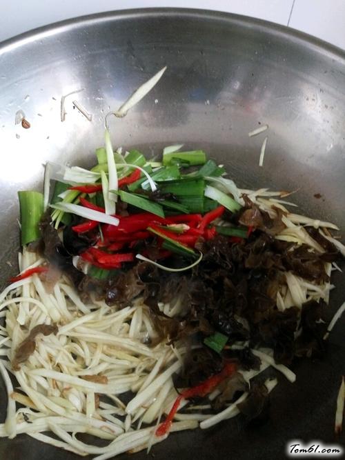 【茭白木耳炒肉】