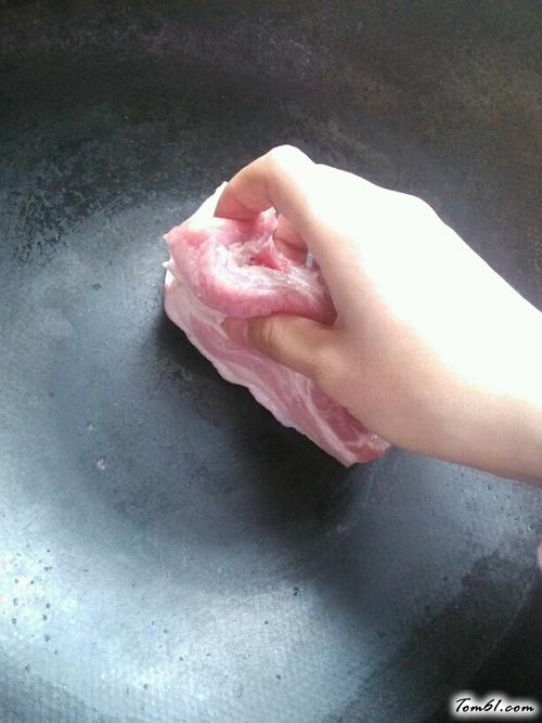 【酱烧五花肉千结】