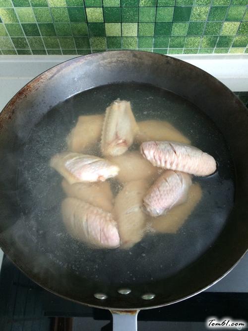 【〖 土豆烧翅中 〗】