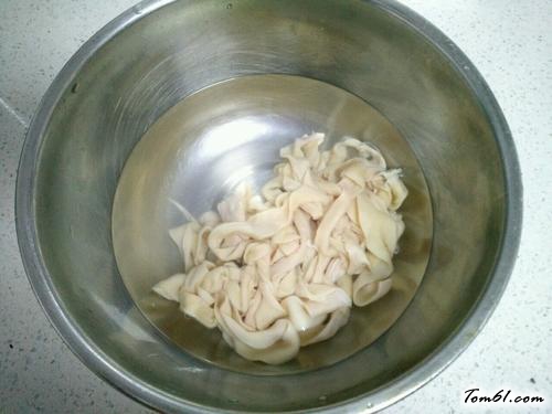 【韭菜炒鸭肠】