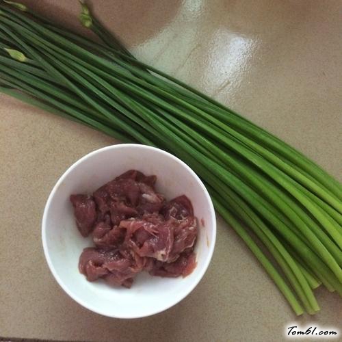 【韭菜花小炒肉】