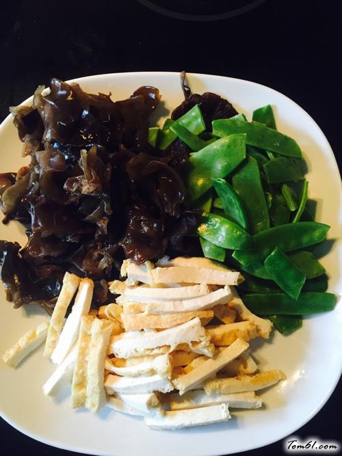 【素菜炒红薯粉丝】