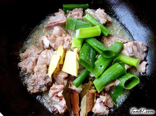 【蒜香烧排骨】