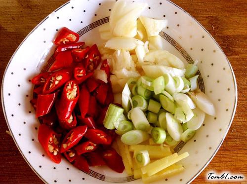 【红烧香辣鸡爪】