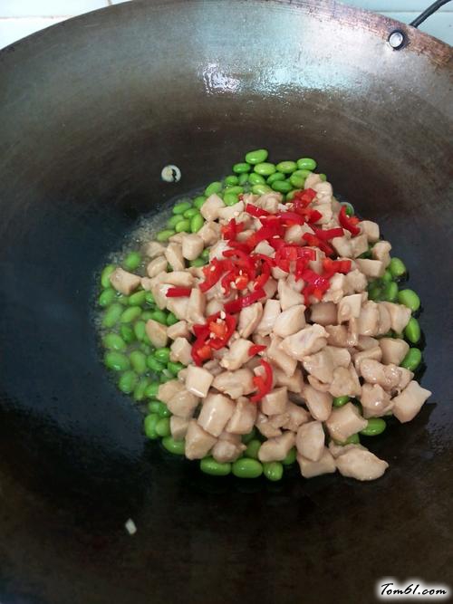 【毛豆炒鸡丁】