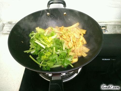 【香芹炒腐竹】