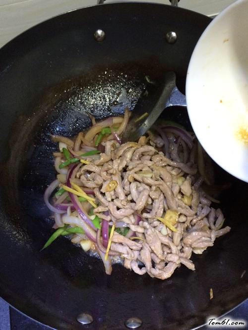【洋葱炒肉丝】