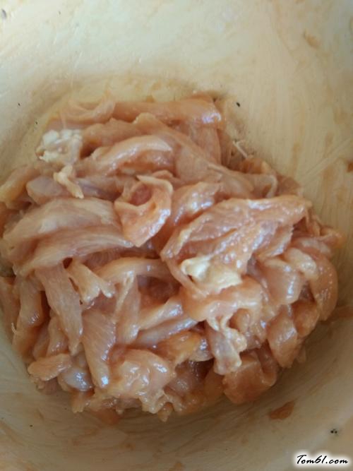 【鸡胸炒木耳】