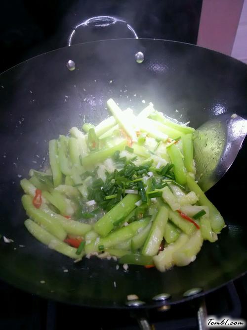 【家常溜丝瓜】