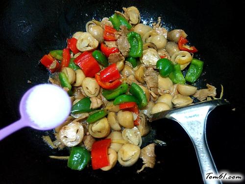 【草菇炒瘦肉】