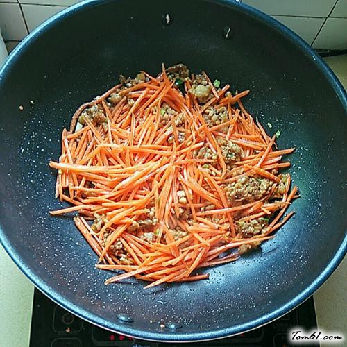 【肉丁炒胡萝卜】