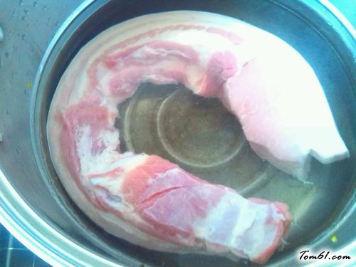 【豆豉双椒炒五花肉】