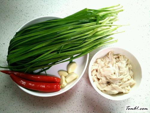 【韭菜炒鸭肠】