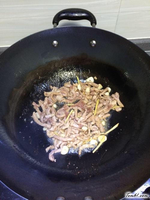 【洋葱炒肉丝】