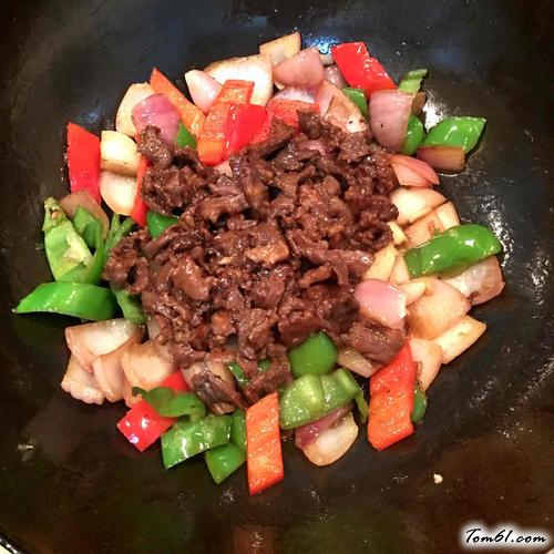 【洋葱炒牛肉】
