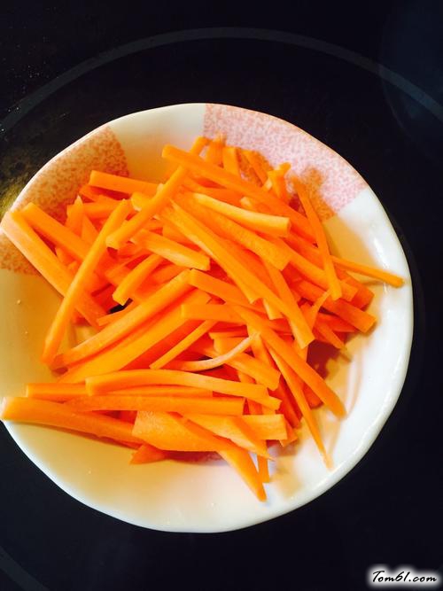 【素菜炒红薯粉丝】