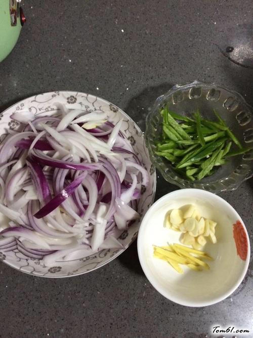 【洋葱炒肉丝】