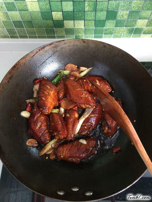 【〖 土豆烧翅中 〗】