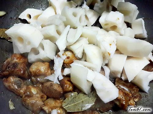 【莲藕烧排骨】