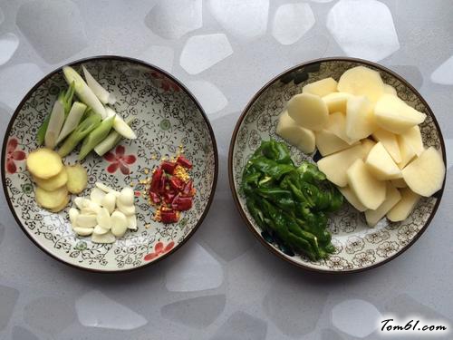 【〖 土豆烧翅中 〗】