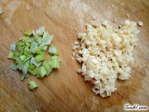 【蒜蓉肉末金针菇】