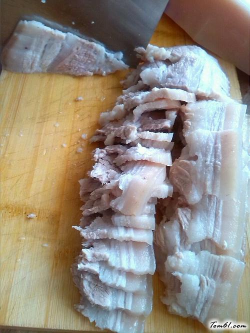 【豆豉双椒炒五花肉】