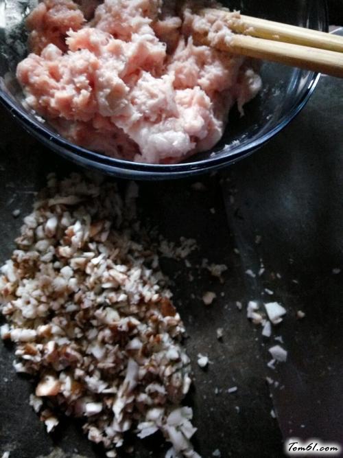 【猪肉藕丸子】