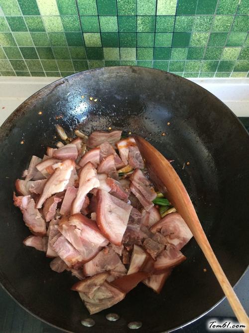 【〖 蒜苗炒肉 〗】