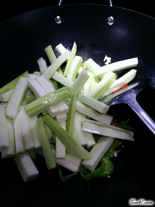 【家常溜丝瓜】