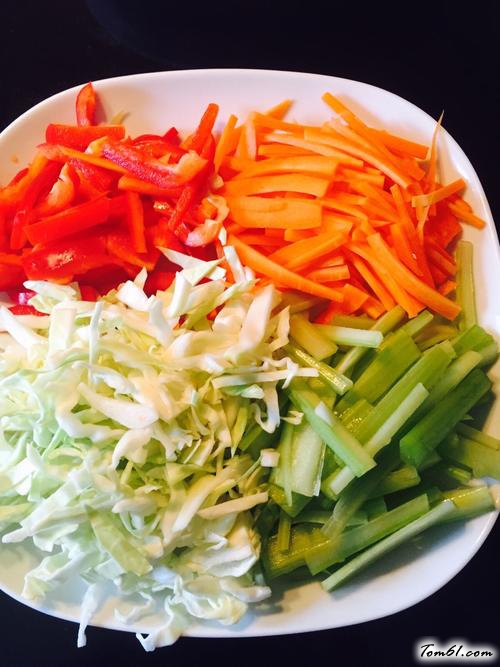 【素菜炒红薯粉丝】