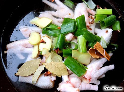 【红烧香辣鸡爪】