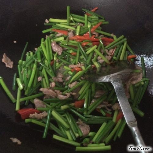 【韭菜花小炒肉】