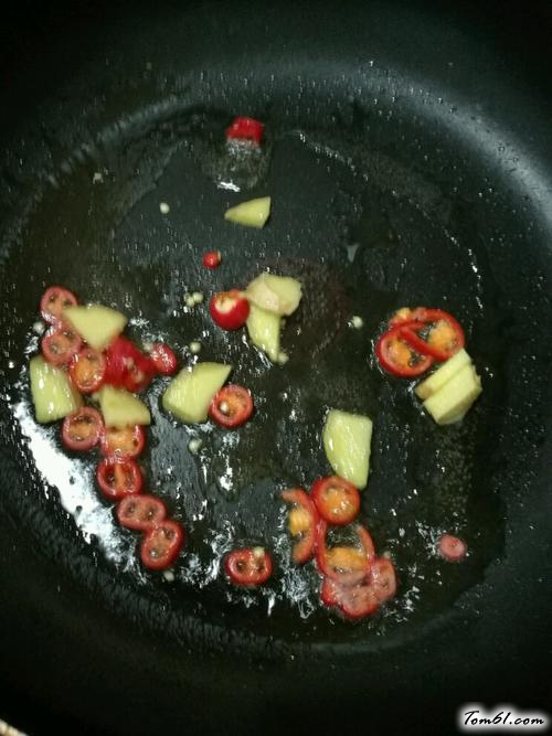 【酸菜毛豆炒肉末】