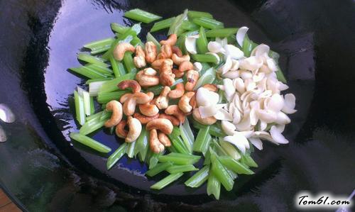 【腰果百合炒芹菜】