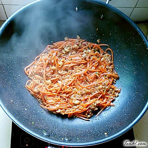【肉丁炒胡萝卜】