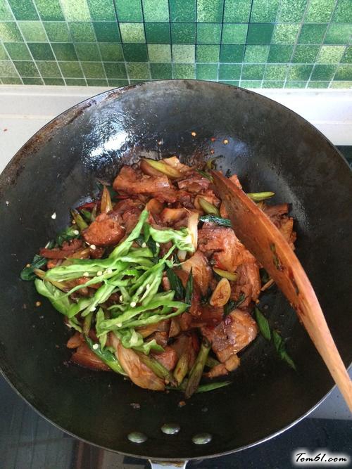 【〖 蒜苗炒肉 〗】