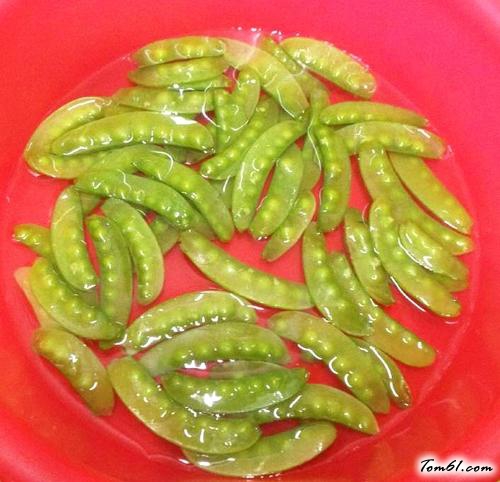 【木耳荷兰豆炒鸡蛋】