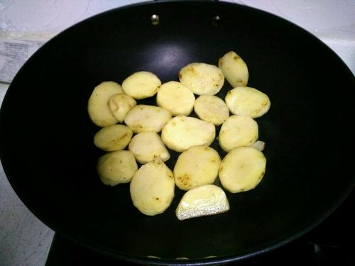 【土豆烧鸡翅】